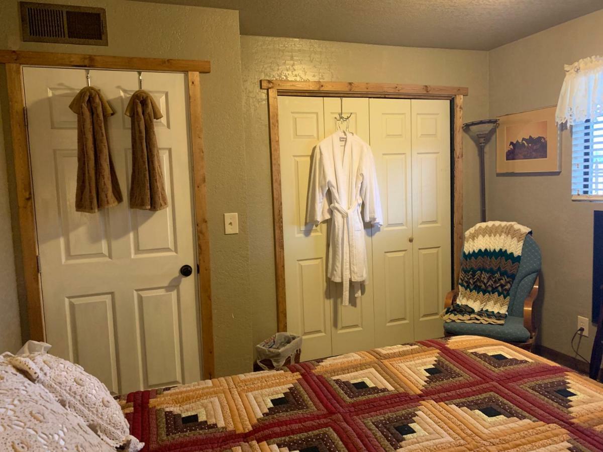 Zion'S Backyard Bed And Breakfast Colorado City Esterno foto